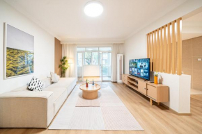 Shanghai Hills & LinkInn Natural Wood 3-Bedroom Duplex Near SNIEC & Science Museum